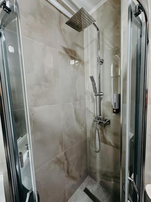 Agoll Victoria - Self Checkin Apartment Resita Bagian luar foto