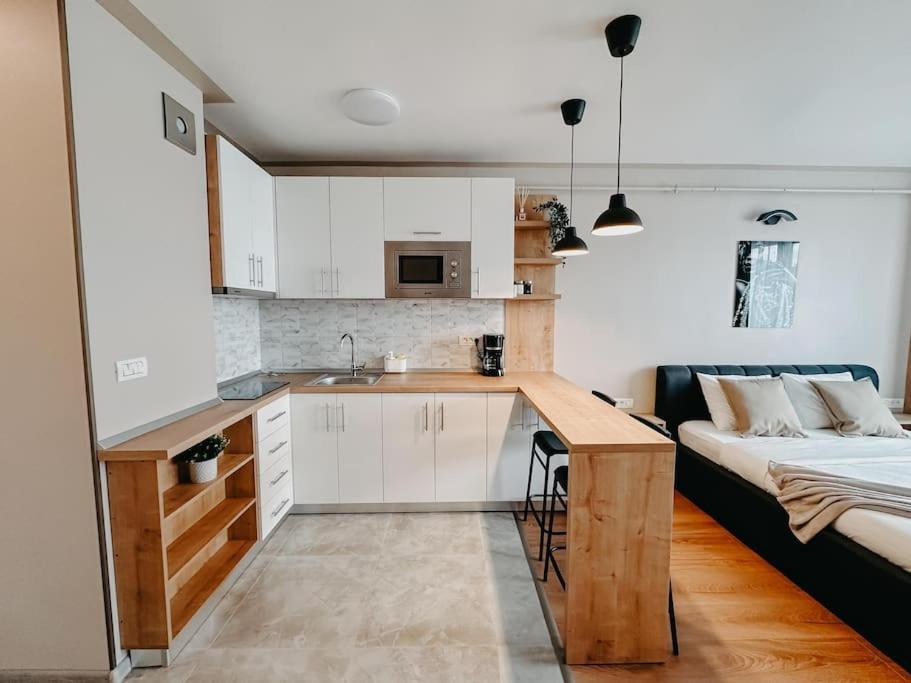 Agoll Victoria - Self Checkin Apartment Resita Bagian luar foto