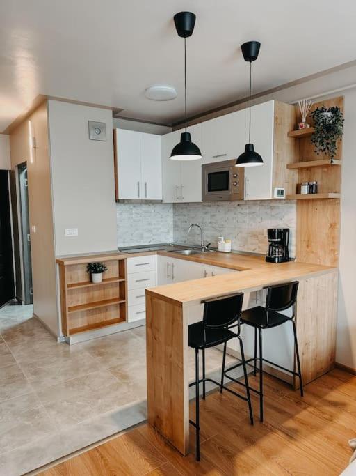 Agoll Victoria - Self Checkin Apartment Resita Bagian luar foto